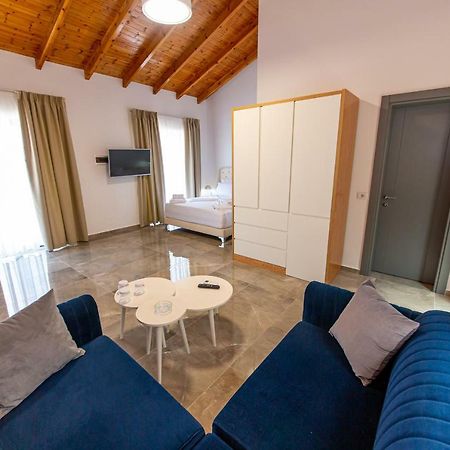 Santa Oliva Suites Ksamil Buitenkant foto
