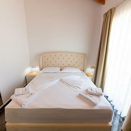 Santa Oliva Suites Ksamil Buitenkant foto