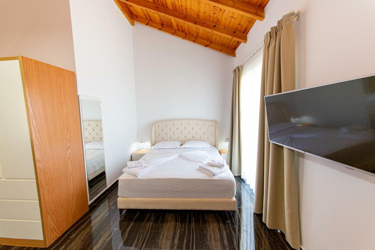Santa Oliva Suites Ksamil Buitenkant foto