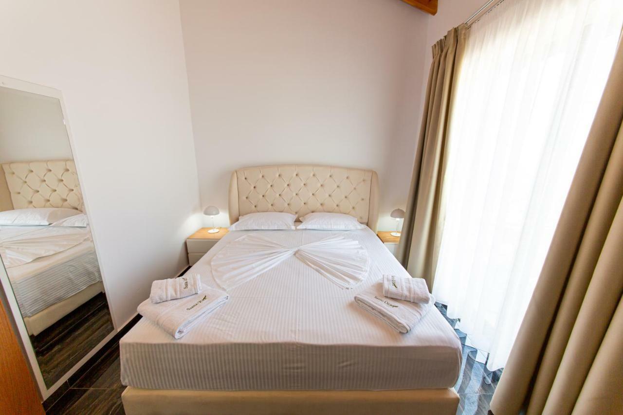 Santa Oliva Suites Ksamil Buitenkant foto